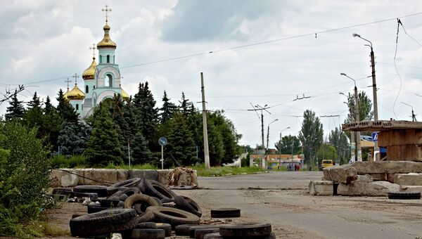Разрушенный блокпост в Донбассе, архивное фото