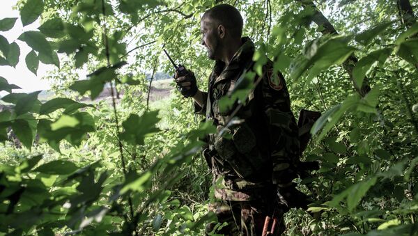 Боец батальона народного ополчения Восток во время боя за аэропорт в Донецке