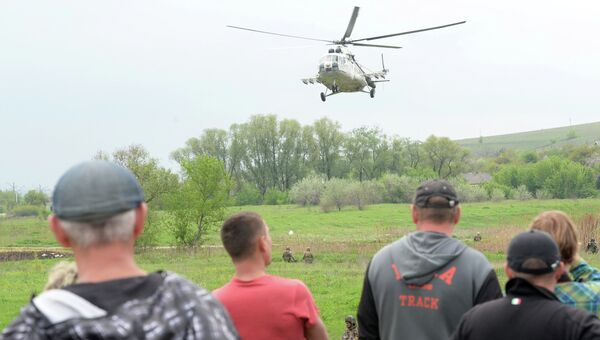 Военный вертолет украинских войск в Донецкой области. Архивное фото