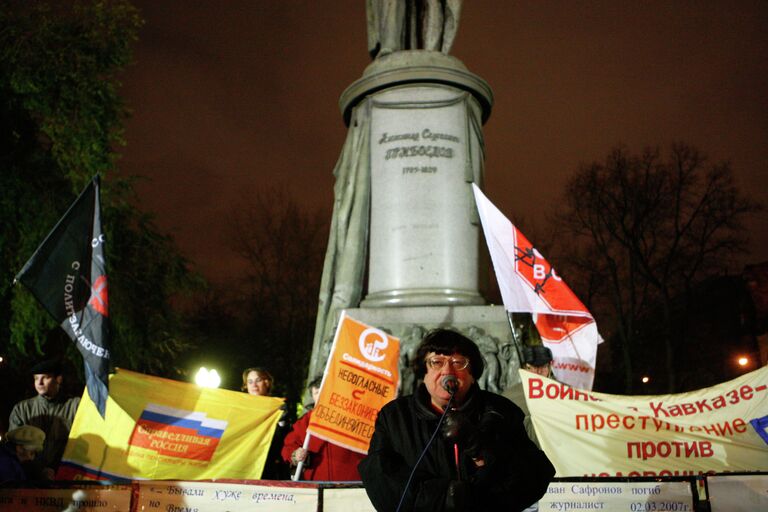 Лидер Демократического союза Валерия Новодворская во время митинга