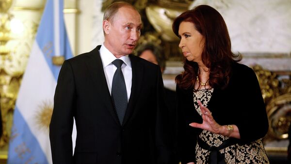 Президент России Владимир Путин и президент Аргентины Кристина Киршнер после переговоров в Буэнос-Айресе