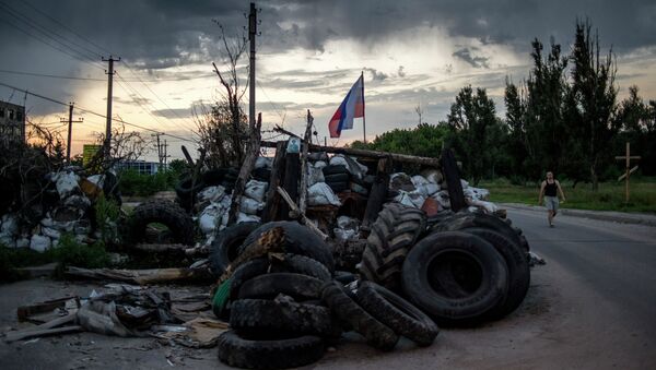 На одном из блокпостов ополченцев в Луганске