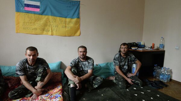 Пленные военнослужащие украинской армии в штабе ополчения в городе Горловка Донецкой области