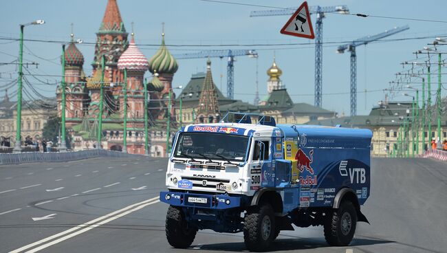 Автомобиль команды КАМАЗ-Мастер во время шоу Moscow City Racing в Москве. Архивное фото