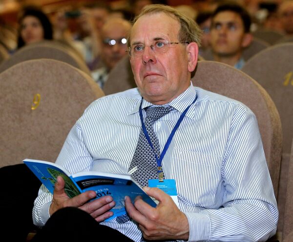 Профессор из Нидерландов Джефф де Хоссон на XII Международном конгрессе по наноструктурированным материалам NANO 2014