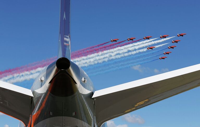 Пилотажная группа Red Arrows (RAF) Королевских ВВС на авиасалоне Фарнборо 2014