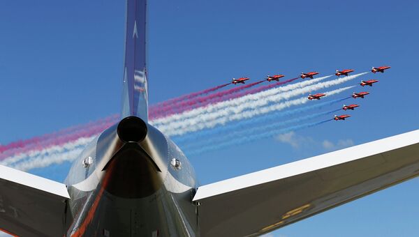Пилотажная группа Red Arrows (RAF) Королевских ВВС на авиасалоне Фарнборо 2014