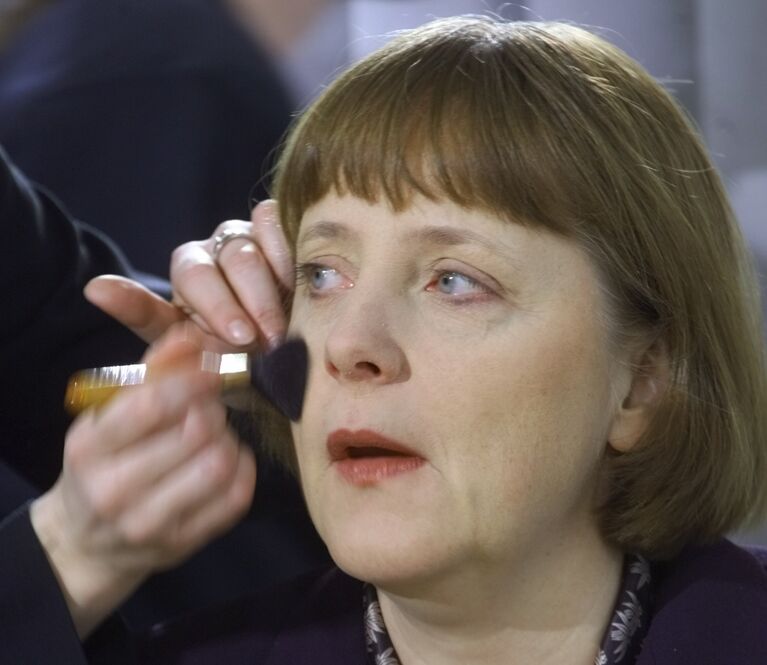 Ангела Меркель готовится к эфиру на телеканале ZDF в Берлине