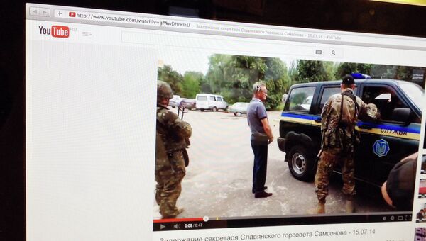 Видео в YouTube с задержанием секретаря горсовета Славянска Александра Самсонова