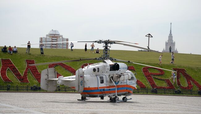 Вагон поезда метро сошел с рельсов на перегоне Парк Победы - Славянский бульвар Вагон поезда метро сошел с рельсов на перегоне Парк Победы - Славянский бульвар