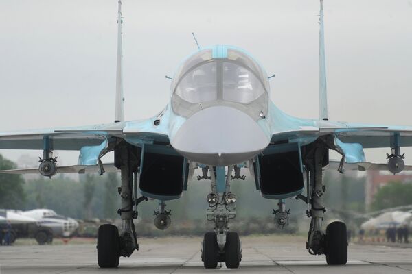 Истребитель-бомбардировщик Су-34 во время учений по проверке боеготовности войск Воздушно-космической обороны