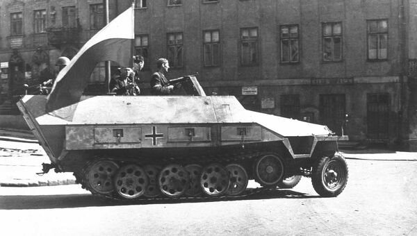 Захваченная польскими повстанцами бронемашина вермахта. Варшавское восстание 1944