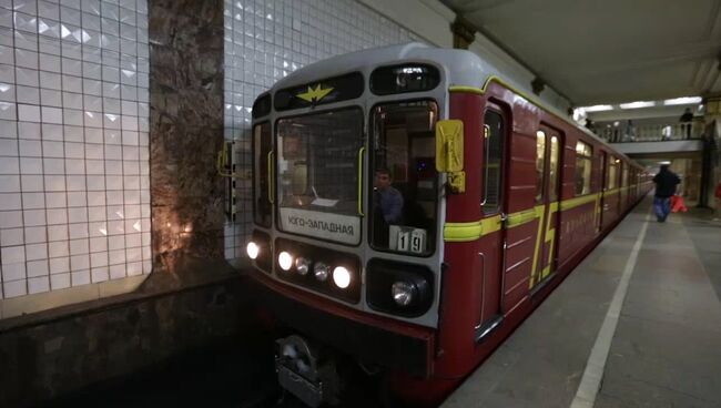 Поезд московского метрополитена