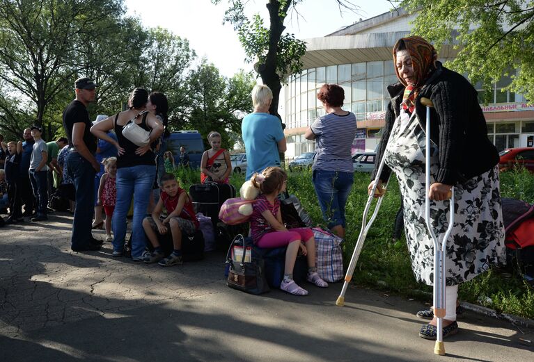 Очередная колонна с беженцами отправлена из Донецка в Россию