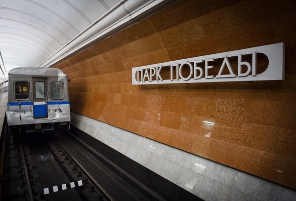 Вагон московского метрополитена, поврежденный в результате аварии утром 15 июля 2014 года на перегоне Парк Победы