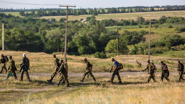 Бойцы народного ополчения неподалеку от села Мариновка. Архивное фото