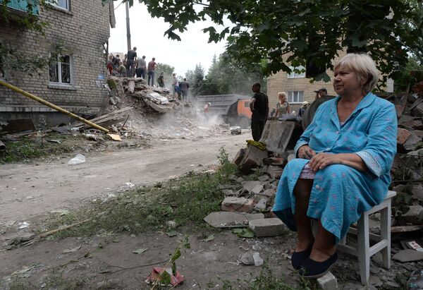 Последствия налета украинской авиации в городе Снежное Донецкой области