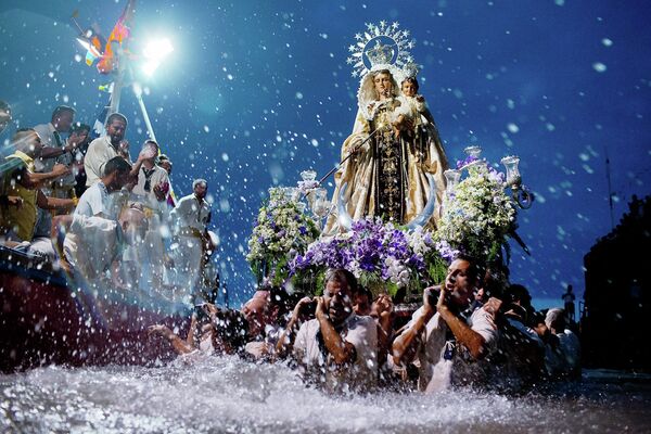 Праздник в честь покровительницы рыбыков Святой Кармен на острове Тенерифе