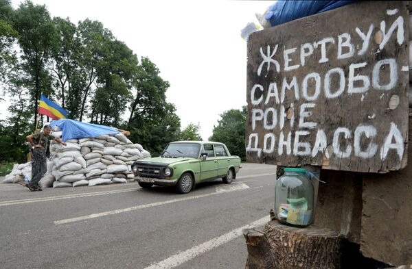 Блок-пост ополченцев в поселке Чернухино Луганской области Блок-пост ополченцев в поселке Чернухино Луганской области