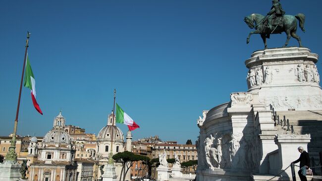 Площадь Венеции (Piazza Venezia) в Риме, архивное фото