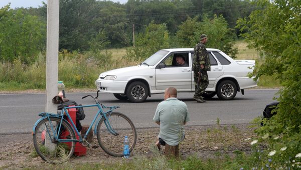 Блок-пост ополченцев в Донецкой области, архивное фото