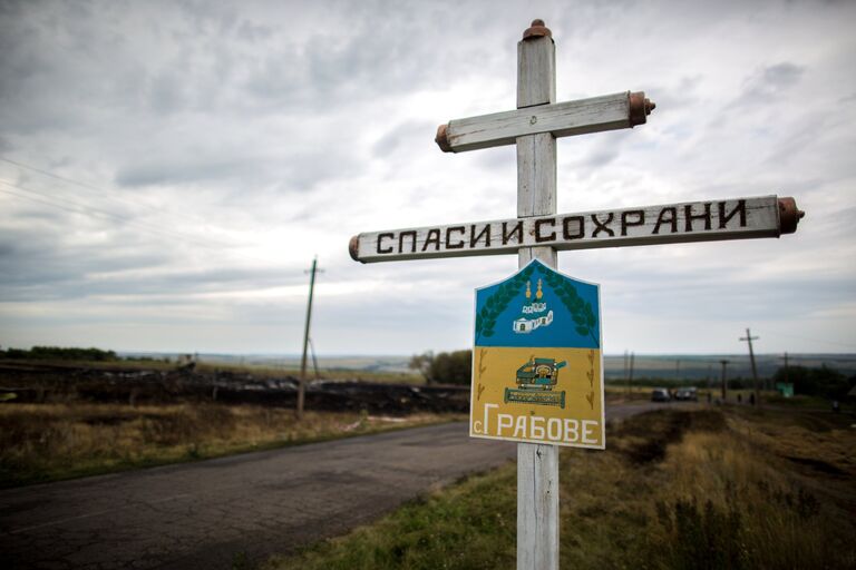 Крест в селе Грабово Донецкой области, в районе которого потерпел крушение лайнер Boeing 777 Малайзийских авиалиний