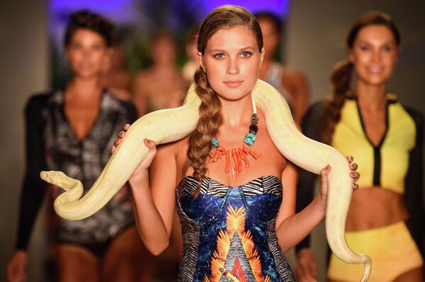 Неделя пляжной моды Mercedes-Benz Fashion Week в Майами