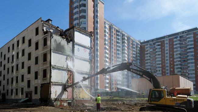 Осмотр хода работ по сносу пятиэтажек в районе Свиблово. Архивное фото