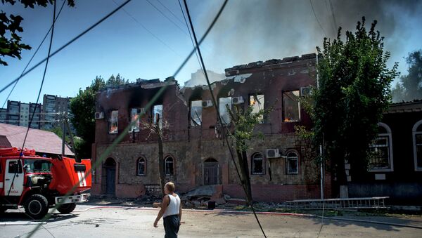 Луганск после артобстрела. Архивное фото
