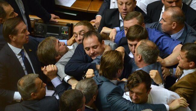 Депутаты Верховной Рады на заседании украинского парламента