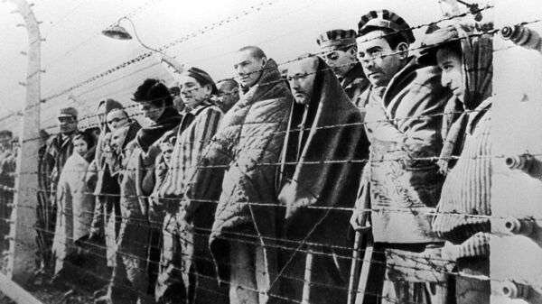 Узники концентрационного лагеря Освенцим, освобожденные войсками Красной армии в январе 1945 года. Архивное фото