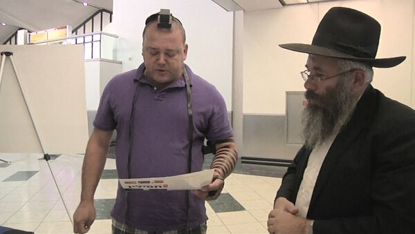 Пассажиры отмененных рейсов в Израиль молились в аэропортах и ждали вылетов