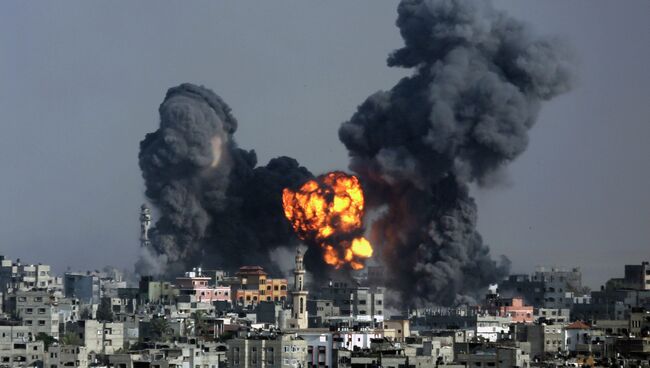 Взрыв после израильского авиаудара по Сектору Газа