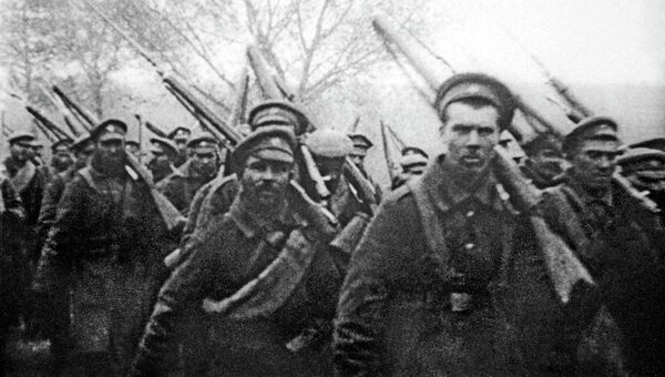 Отправка солдат на фронт во время Первой Мировой войны. Архивное фото