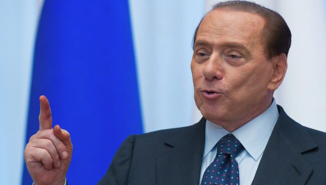 Сильвио Берлускони на пресс-конференции