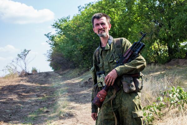Боец ополчения на передовой позиции в окрестностях села Мариновка
