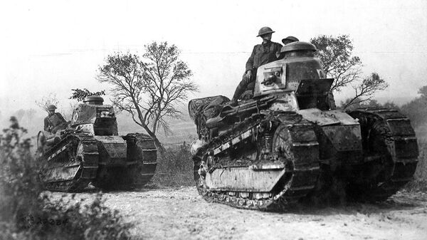 Французские танки Renault FT-17 в Аргонском лесу во Франции. Архивное фото