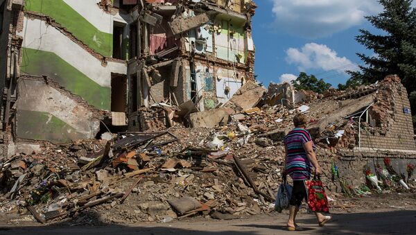 Разрушения в городе Снежное, Украина