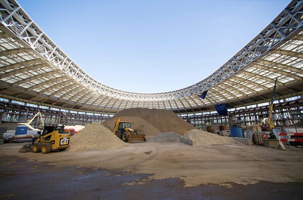 Осмотр хода реконструкции Большой спортивной арены Лужники