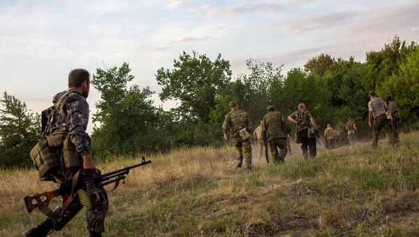 Ополченцы во время боя  в Донецкой области. Архивное фото