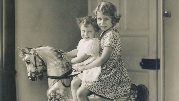 Принцессы Елизавета (будущая Елизавета II) и Маргарет. 1932 год.