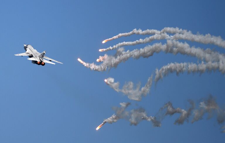 Су-24 во время празднования Дня Военно-морского флота России в Севастополе