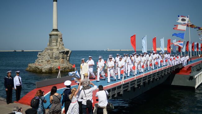 Моряки Черноморского флота во время празднования Дня Военно-морского флота России в Севастополе. Архивное фото