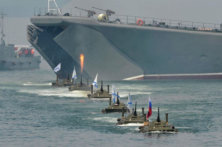 Празднование Дня Военно-морского флота во Владивостоке