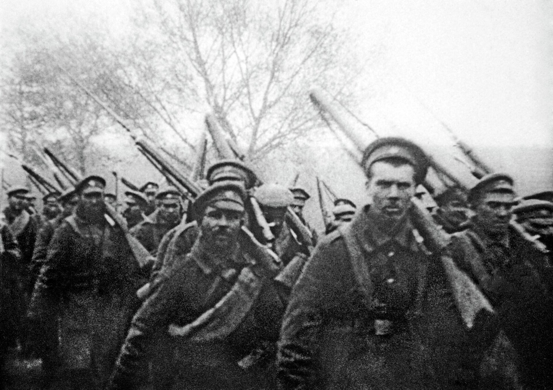 Отправка солдат на фронт во время Первой Мировой войны - РИА Новости, 1920, 05.09.2021