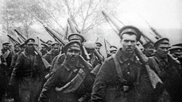 Отправка солдат на фронт во время Первой Мировой войны. Архивное фото.
