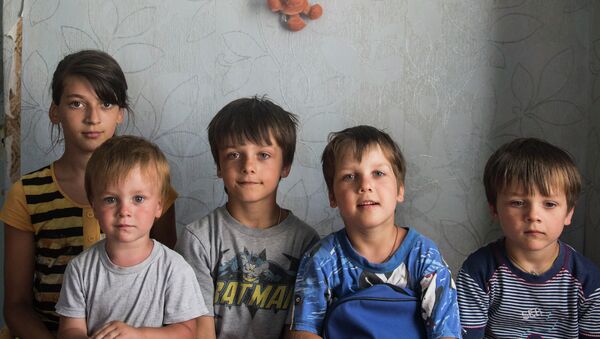 Семья беженцев из Луганской области. Архивное фото