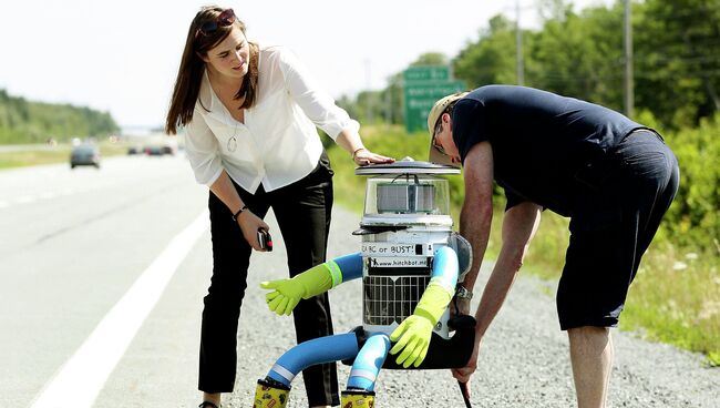 Робот из Канады hitchBOT