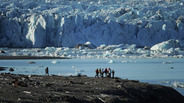 Экспедиция на архипелаг Новая Земля, ледник на  острове Северный. Архивное фото