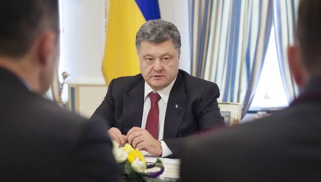Президент Украины Петр Порошенко во время совещания с руководителями силовых ведомств